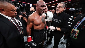 Mike Tyson giải thích vì sao xứng đáng 'thắng' Jake Paul; hai võ sĩ chính thức nhận án phạt