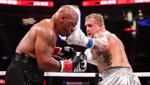 Jake Paul, Mike Tyson và... Netflix đều chiến thắng sau trận so găng tốn nhiều giấy mực