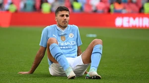 Man City đối mặt bài toàn hóc búa cho vị trí của Rodri