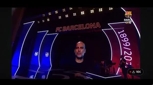 Pep Guardiola xuất hiện cùng vết sẹo sau sự cố, hát mừng lễ kỷ niệm 125 năm của Barcelona