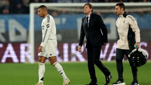 Mbappe vừa hồi sinh thì lại chấn thương
