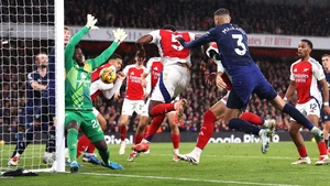 Arsenal đang lạm dụng phạt góc: 'Chiến thuật Stoke' và chu kỳ buông