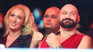 Tyson Fury cắt đứt liên lạc với vợ 3 tháng trước trận quyền anh hạng nặng lớn nhất thế giới, người trong cuộc lên tiếng