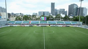 Đối đầu Singapore ở bán kết AFF Cup 2024, ĐT Việt Nam lại 'đau đầu' với sân cỏ nhân tạo có sức chứa nhỏ   