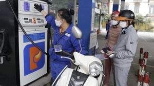 Giá xăng tiếp tục tăng hơn 700 đồng/lít
