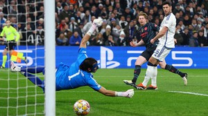 De Bruyne giúp Man City thắng trận và lập kỷ lục ở Cúp C1, đội bóng của Guardiola đặt 1 chân vào tứ kết