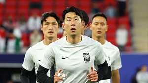 Son Heung Min chấn thương do xô xát với Lee Kang In và đồng đội trước khi bị loại ở Asian Cup 2023