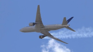 Máy bay Boeing 757 hạ cánh khẩn cấp do hỏng cánh