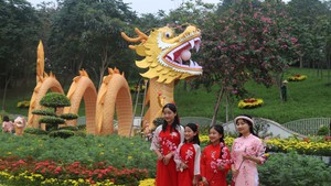 Tạo tác lại biểu tượng rồng tại vườn hoa nghệ thuật ở Nghệ An