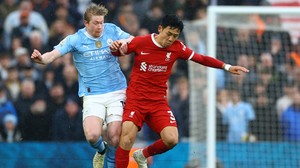 Ngôi sao Nhật Bản giúp Liverpool lấn lướt Man City, De Bruyne cũng phải toát mồ hôi