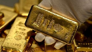 Giá vàng thế giới ngày càng rời xa mức cao kỷ lục