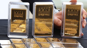 Sau khi đạt mức cao kỷ lục, vàng có còn 'lấp lánh'?