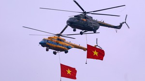 9 trực thăng bay chào mừng tại Lễ kỷ niệm 70 năm Chiến thắng Điện Biên Phủ
