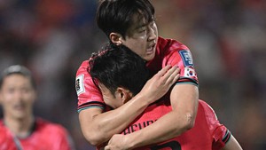 Lee Kang In ôm Son Heung Min ăn mừng trong ngày ĐT Hàn Quốc thắng Thái Lan, ĐT Trung Quốc vượt lên trên ‘Voi chiến’ 