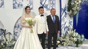 HLV Park Hang Seo xuất hiện ở đám cưới Quang Hải, CĐV liên tục nhắc tên một người