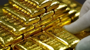 Giá vàng thế giới lên mức cao kỷ lục do nhu cầu bảo toàn tài sản