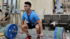 Chàng trai 17 tuổi dân tộc Cơ Ho K'Dương từ 'nhân tố lạ' trở thành ngôi sao khuynh đảo làng cử tạ thế giới