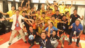 Tuyển trẻ Việt Nam cùng HLV Hoàng Anh Tuấn giành chiến thắng lịch sử, được FIFA chúc mừng ngay sau trận đấu 