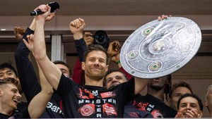 Bayer Leverkusen vinh danh Xabi Alonso theo cách đặc biệt sau chức vô địch lịch sử