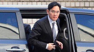Chủ tịch Samsung Electronics là người giàu nhất Hàn Quốc
