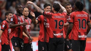 AC Milan thắng đậm Cagliari, cầm chắc ngôi á quân Serie A