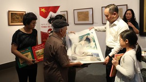 Họa sĩ Tô Ngọc Vân: Người nhìn 'xuyên trước' các dòng chảy hội họa