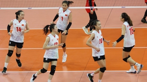Tuyển bóng chuyền nữ Việt Nam sắp vô địch AVC Challenge Cup 2024 nhưng tranh cãi gay gắt vì một quyết định nhân sự