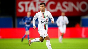 Thần đồng bóng đá Thái Lan được câu lạc bộ châu Âu gia hạn hợp đồng