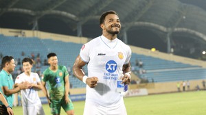 'Siêu nhân' Rafaelson “gánh” Nam Định đến chức vô địch V-League 2023-2024