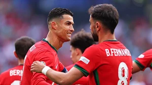 Người hâm mộ tìm ra lý do cực bất ngờ đằng sau pha kiến tạo của Ronaldo cho Fernandes