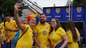 Cổ động viên Romania chờ đợi hơn 2 thập kỷ để ăn mừng tấm vé đi tiếp tại EURO 2024