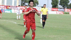 Sao trẻ U23 Việt Nam tỏa sáng, đội bóng ngành công an cận kề giấc mơ V-League