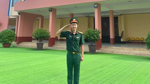 'Hiện tượng cầu lông' của Việt Nam rất khác trong màu áo lính, khoe vinh dự đặc biệt của người chiến sĩ trước thềm Olympic