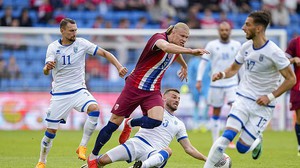 Erling Haaland lập kỷ lục mới về hat-trick, vượt mặt Harry Kane