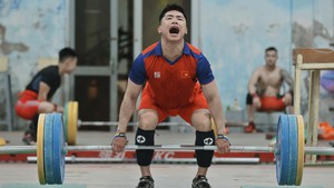 Lực sĩ cử tạ Trịnh Văn Vinh nhen nhóm hy vọng cạnh tranh huy chương Olympic 2024