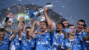 Como 'nổi loạn' ngày trở lại Serie A