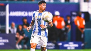 Sao Argentina hứng chịu chỉ trích vì bài hát phân biệt chủng tộc, LĐBĐ Pháp gửi yêu cầu lên FIFA