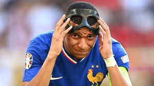 Đội tuyển Pháp: Chiếc mặt nạ kỳ quái của Mbappe