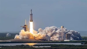 SpaceX dự kiến chuyến bay thương mại đầu tiên có hoạt động đi bộ ngoài không gian