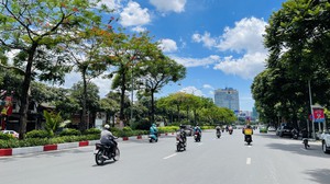 Bắc Bộ ngày nắng nóng, chiều mưa dông vài nơi