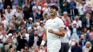 Alcaraz thể hiện bản lĩnh nhà vô địch, thẳng tiến vào tứ kết Wimbledon 2024