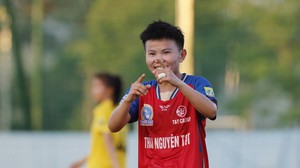 Bích Thuỳ lại toả sáng ở giải bóng đá nữ quốc gia