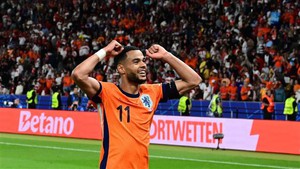 Nhật ký EURO bằng thơ (Hà Lan - Thổ Nhĩ Kì 2-1): Hà Lan viết tiếp sử cho mình