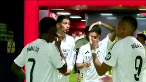 Bellingham chỉ cho Mbappe và Vinicius Jr sai lầm ở trận hòa của Real Madrid