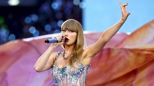 Taylor Swift khép lại chuyến lưu diễn The Eras Tour tại châu Âu