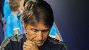 Góc Anh Ngọc: Giải cứu thuyền trưởng Antonio Conte