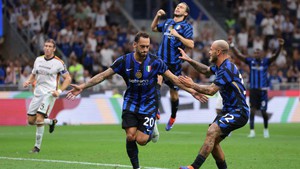 Milan thua sốc tân binh, Inter khẳng định sức mạnh ở vòng 2 Serie A