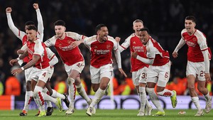 Arsenal sẽ không dừng lại cho đến khi Man City thất bại