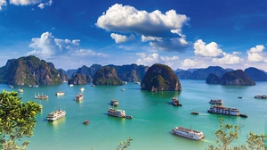 Du lịch trên vịnh Hạ Long thuộc top trải nghiệm trên thuyền thú vị nhất thế giới