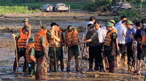 Thủ tướng Phạm Minh Chính thị sát tìm kiếm nạn nhân tại nơi sạt lở kinh hoàng - Làng Nủ, Lào Cai